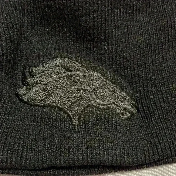 Black out Denver Broncos Bennie - Picture 2 of 2